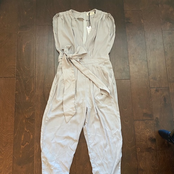 Light gray jumpsuit - Picture 2 of 3